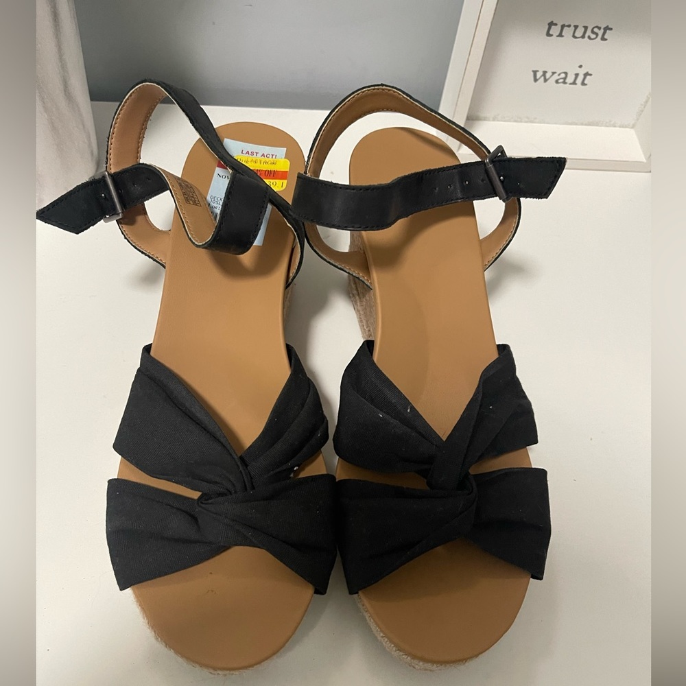 Ugg wedge Shoe very light size 9